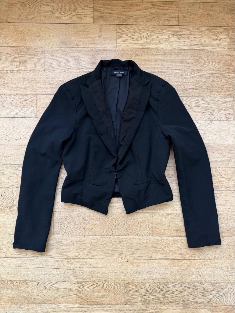 Olive & Oak Black Cropped Blazer Model Off Duty